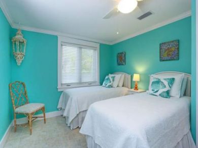 Anna Maria Island Vacation Home Sleeps 6 Walk to Beach